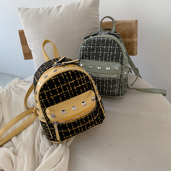 Rucsac modern de dama cu buzunar frontal si elemente metalice in mai multe culori