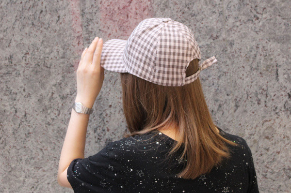 Palarie dama in carouri cu vizor