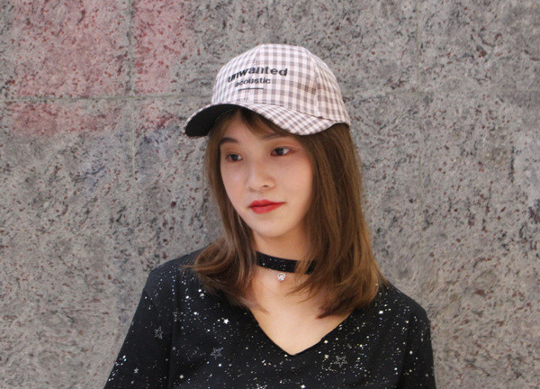 Palarie dama in carouri cu vizor