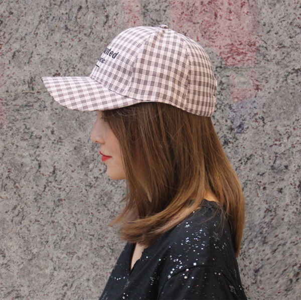 Palarie dama in carouri cu vizor