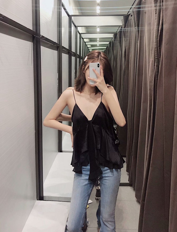 Maieu elegant de damă, cu decolteu în V și bretele subțiri, de culoare neagră