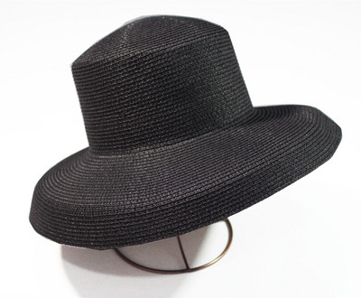 Pălărie elegantă de vară pentru femei în alb-negru