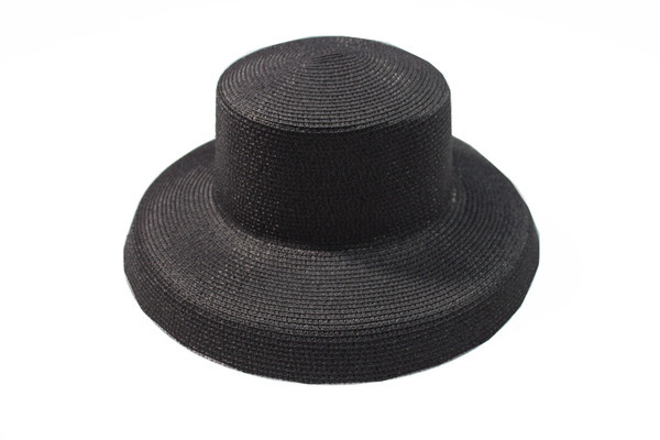 Pălărie elegantă de vară pentru femei în alb-negru