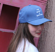 Дамска ежедневна шапка с бродерия и козирка в няколко цвята