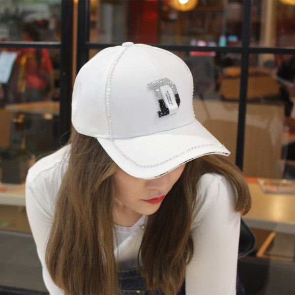 Модерна дамска шапка с козирка и камъни в два цвята 