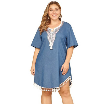 Модерна дамска рокля с къс ръкав с бродерия и пискюл в син цвят 