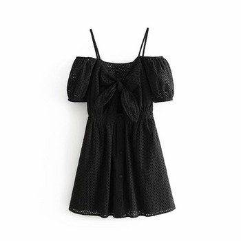 Rochie neagra cu bretele si umerii goi cu broderie