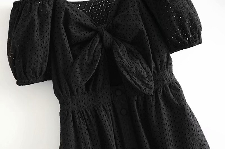 Rochie neagra cu bretele si umerii goi cu broderie