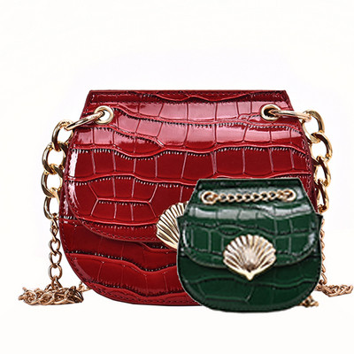 Set doua genti cu elemente metalice in mai multe culori