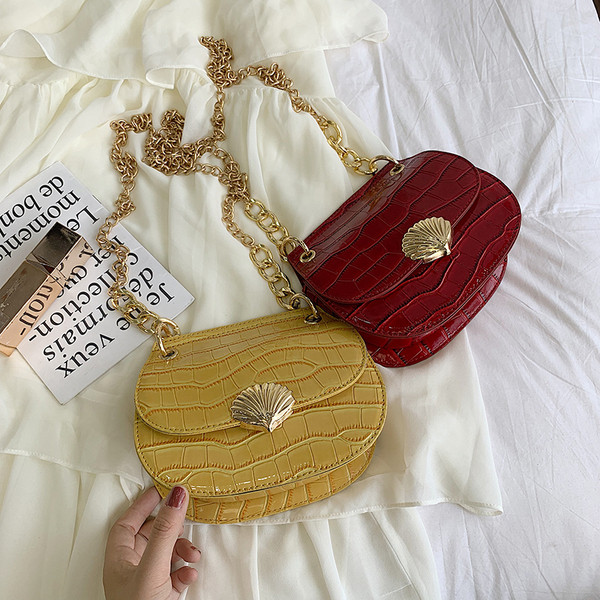 Set doua genti cu elemente metalice in mai multe culori