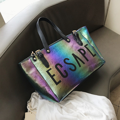 Модерна дамска чанта с надпис в четири цвята