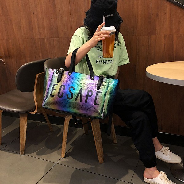 Geantă de damă modernă cu inscripție în patru culori