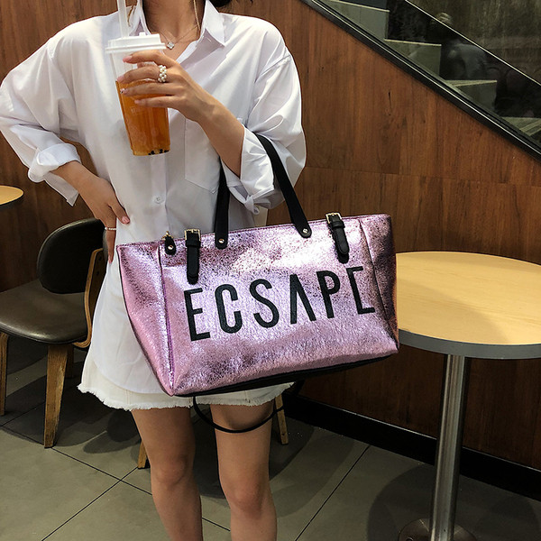 Geantă de damă modernă cu inscripție în patru culori