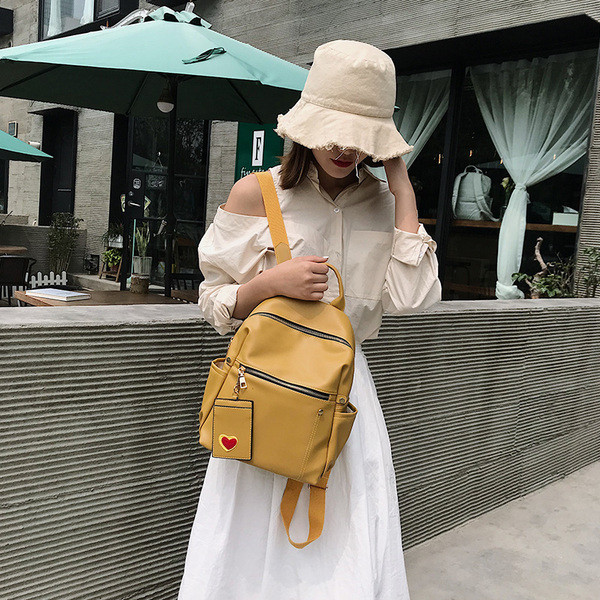 Női alkalmi hátizsák öko bőrből, elülső zsebekkel több színben