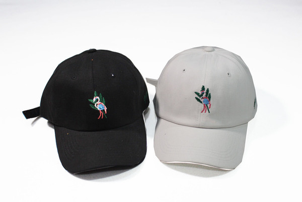 Palarie casual dama cu vizor si broderie alb-negru