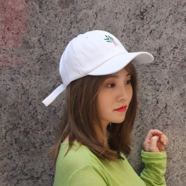 Palarie casual dama cu vizor si broderie alb-negru