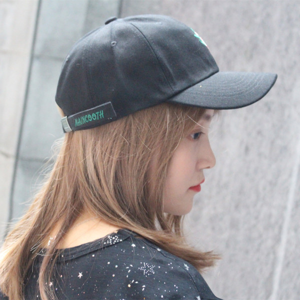 Palarie casual dama cu vizor si broderie alb-negru