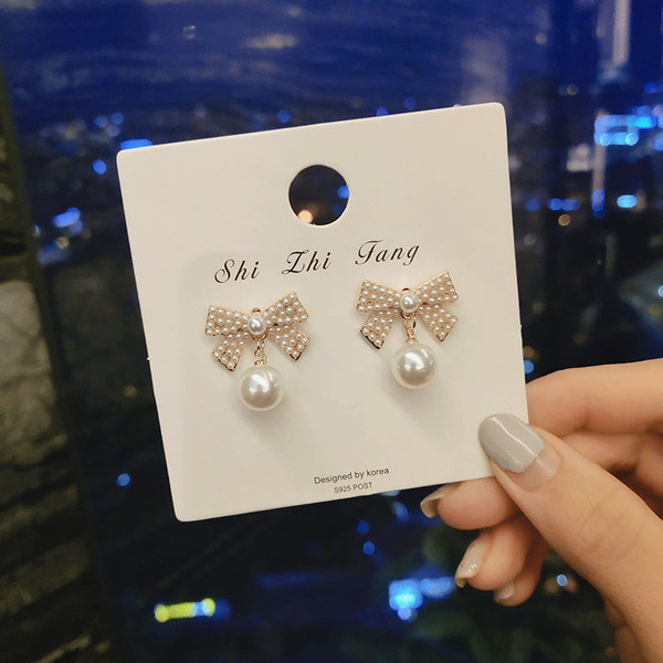 Aktuális női gyöngyös fülbevaló