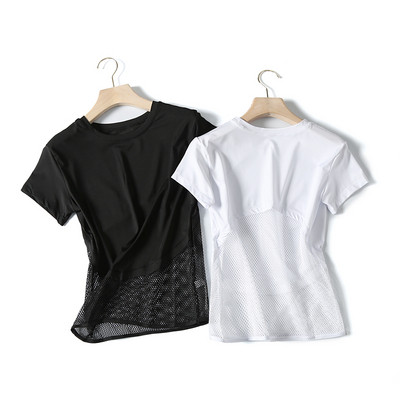 Спортна дамска тениска с къс ръкав и мрежеста част в бял и черен цвят