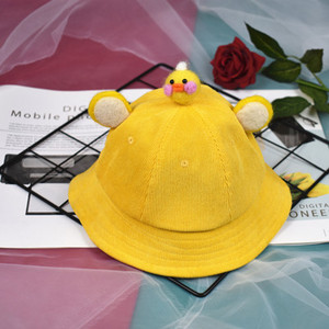 Palarie moderna pentru copii cu diverse elemente 3D in galben