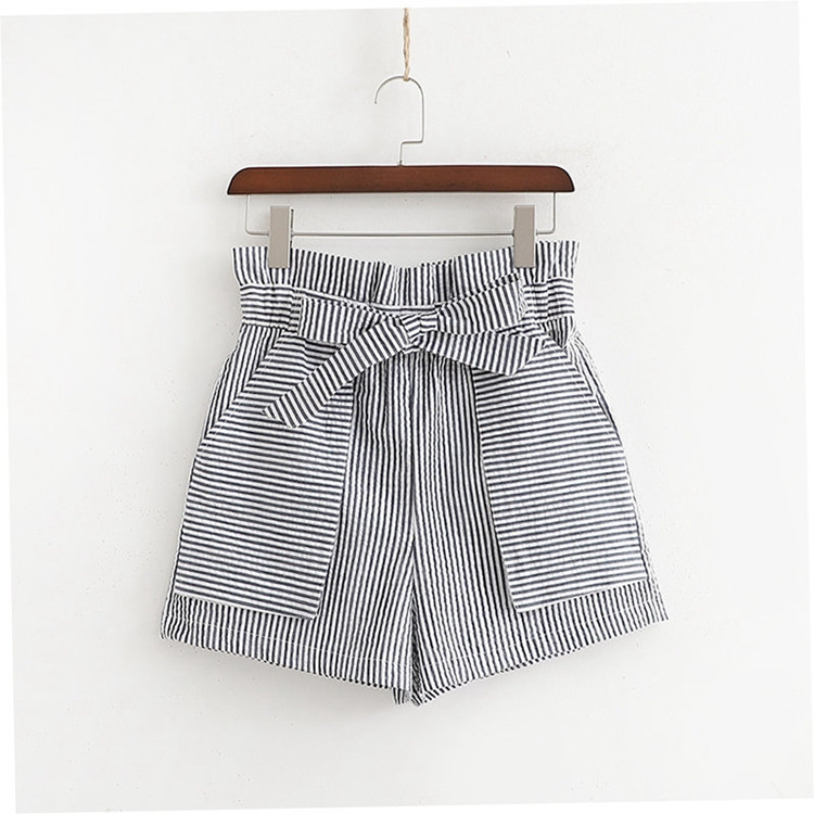 Pantaloni scurti de dama cu talie inalta si buzunare mari