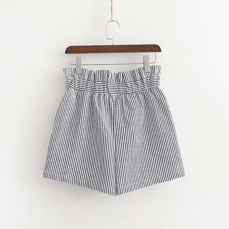 Pantaloni scurti de dama cu talie inalta si buzunare mari