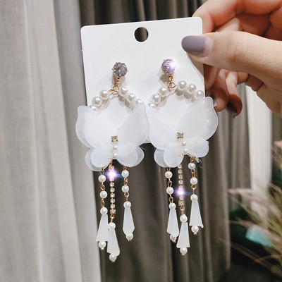 Стилни дамски обеци в бял цвят-с перли
