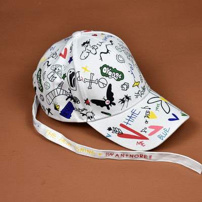 Palarie de dama de vara cu vizor si motive colorate