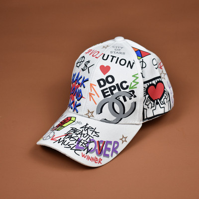 Palarie de dama de vara cu vizor si motive colorate