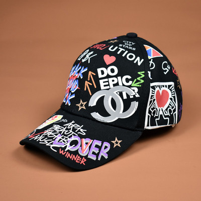 Palarie de dama de vara cu vizor si motive colorate