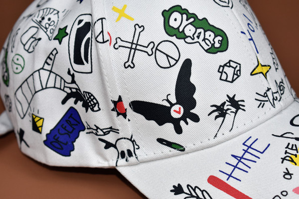 Palarie de dama de vara cu vizor si motive colorate