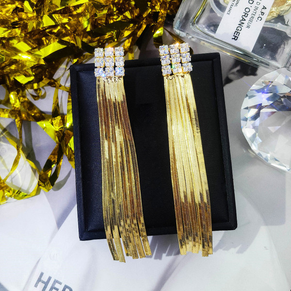 Cercei lungi de dama cu pietre - din aur si argint