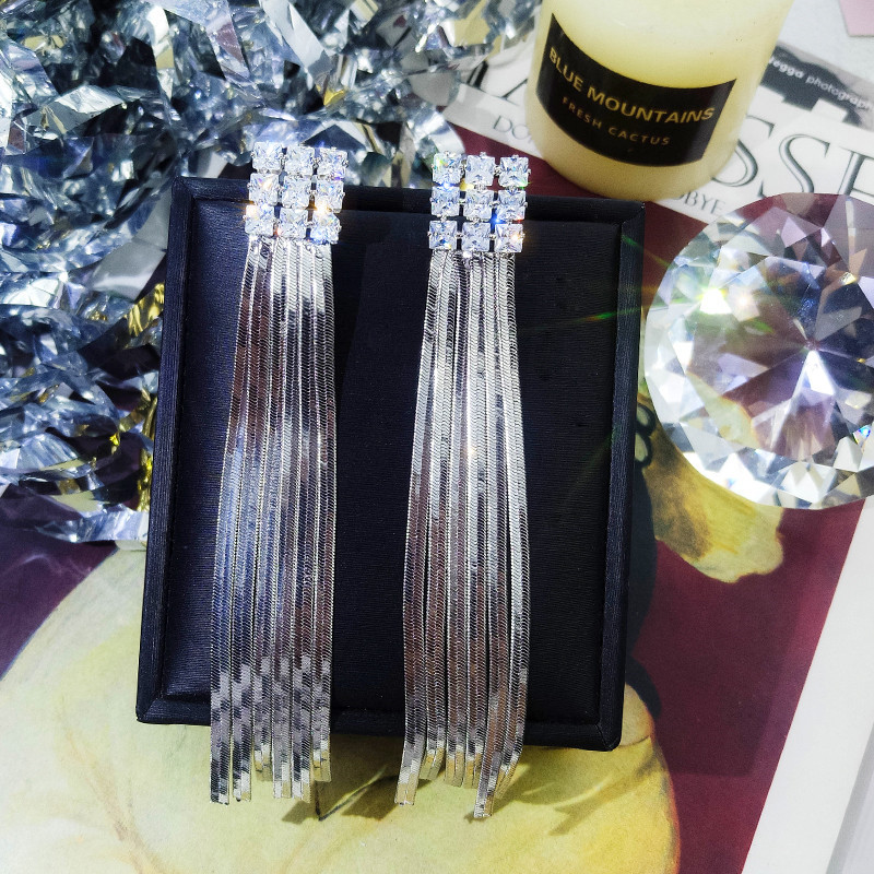 Cercei lungi de dama cu pietre - din aur si argint