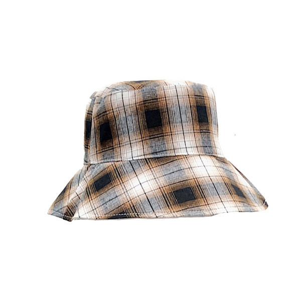 Карирана дамска шапка в два цвята 