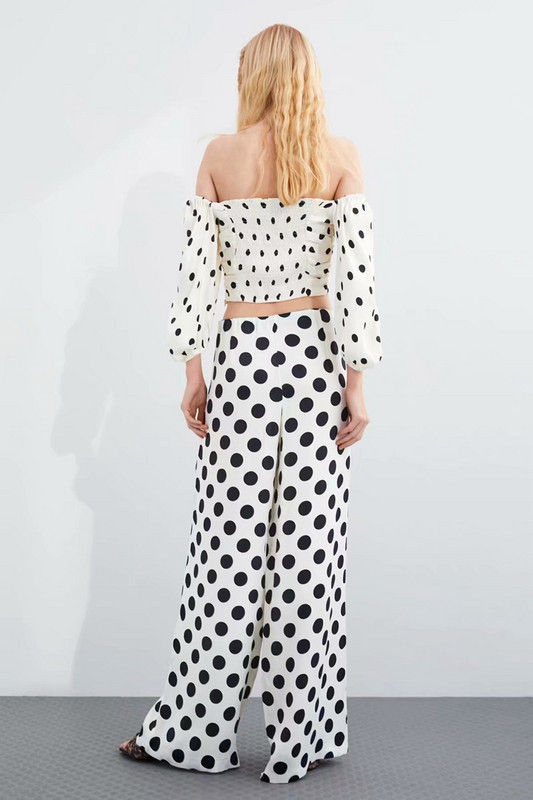 Pantaloni lungi și largi cu talie standard în puncte albe