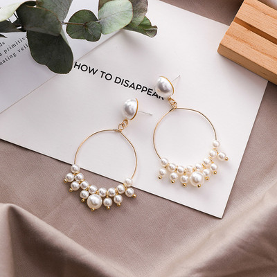 Cercei de dama actuali cu forma rotunda - in culoare aurie