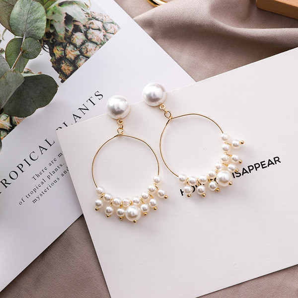 Cercei de dama actuali cu forma rotunda - in culoare aurie