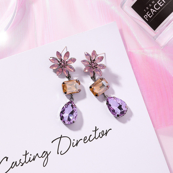 Cercei eleganti de dama cu pietre colorate