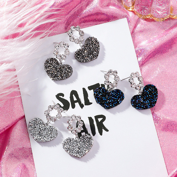 Cercei eleganti de dama in trei culori cu forma de inima