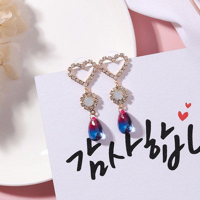 Cercei moderni de dama in patru culori cu pietre