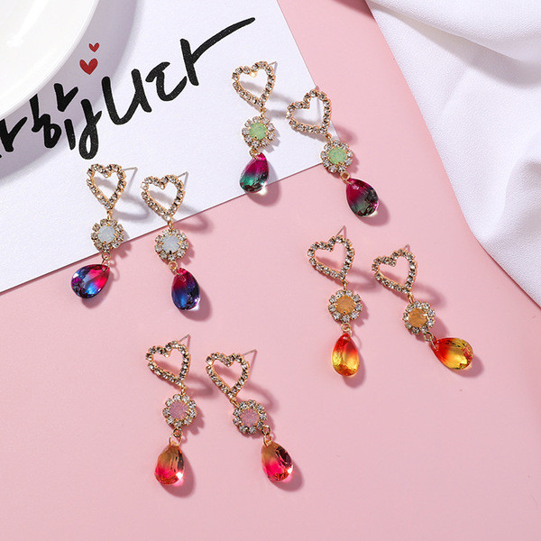 Cercei moderni de dama in patru culori cu pietre