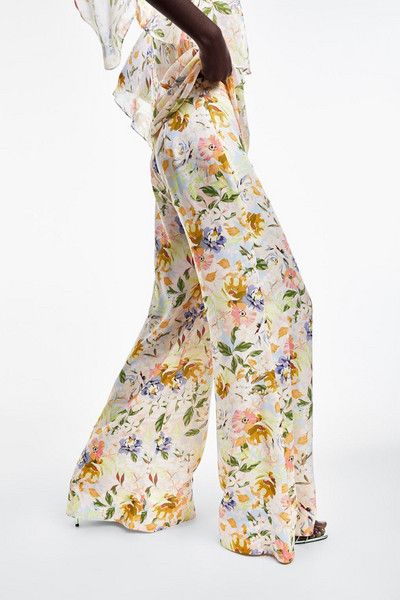 Дамски дълъг и широк панталон със стандартна талия с флорален десен