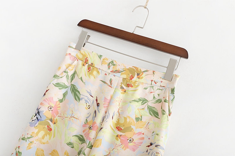 Pantaloni de dama lungi si lati cu talie standard cu model floral