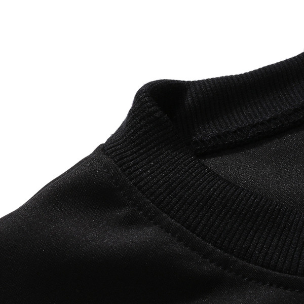 Tricou modern pentru bărbați cu imprimeu în alb și negru