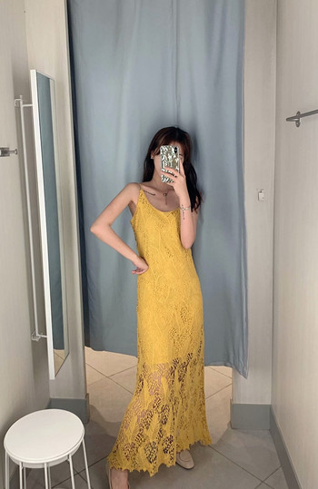 Rochie de dama din dantela cu bretele subtiri de culoare galbena