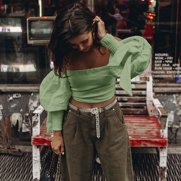 Bluză de damă modernă cu mâneci căzute și cravate în albastru și verde