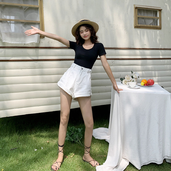 Pantaloni scurti dama model lat alb-negru