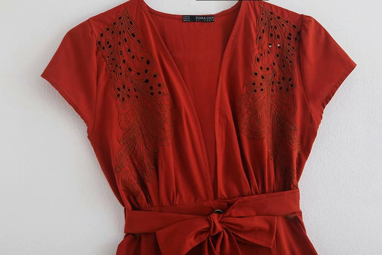 Rochie de dama cu decolteu in V cu maneci scurte cu broderie