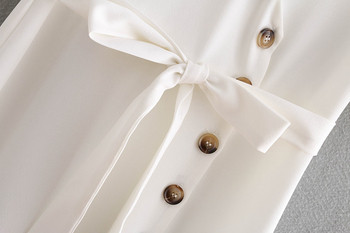 Дамска бяла рокля с V - образно деколте и копчета и къс ръкав