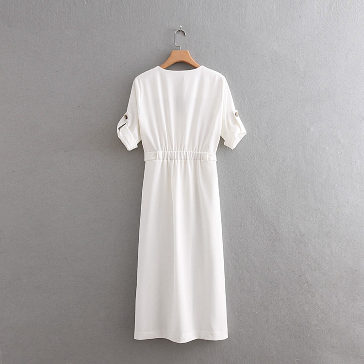 Дамска бяла рокля с V - образно деколте и копчета и къс ръкав